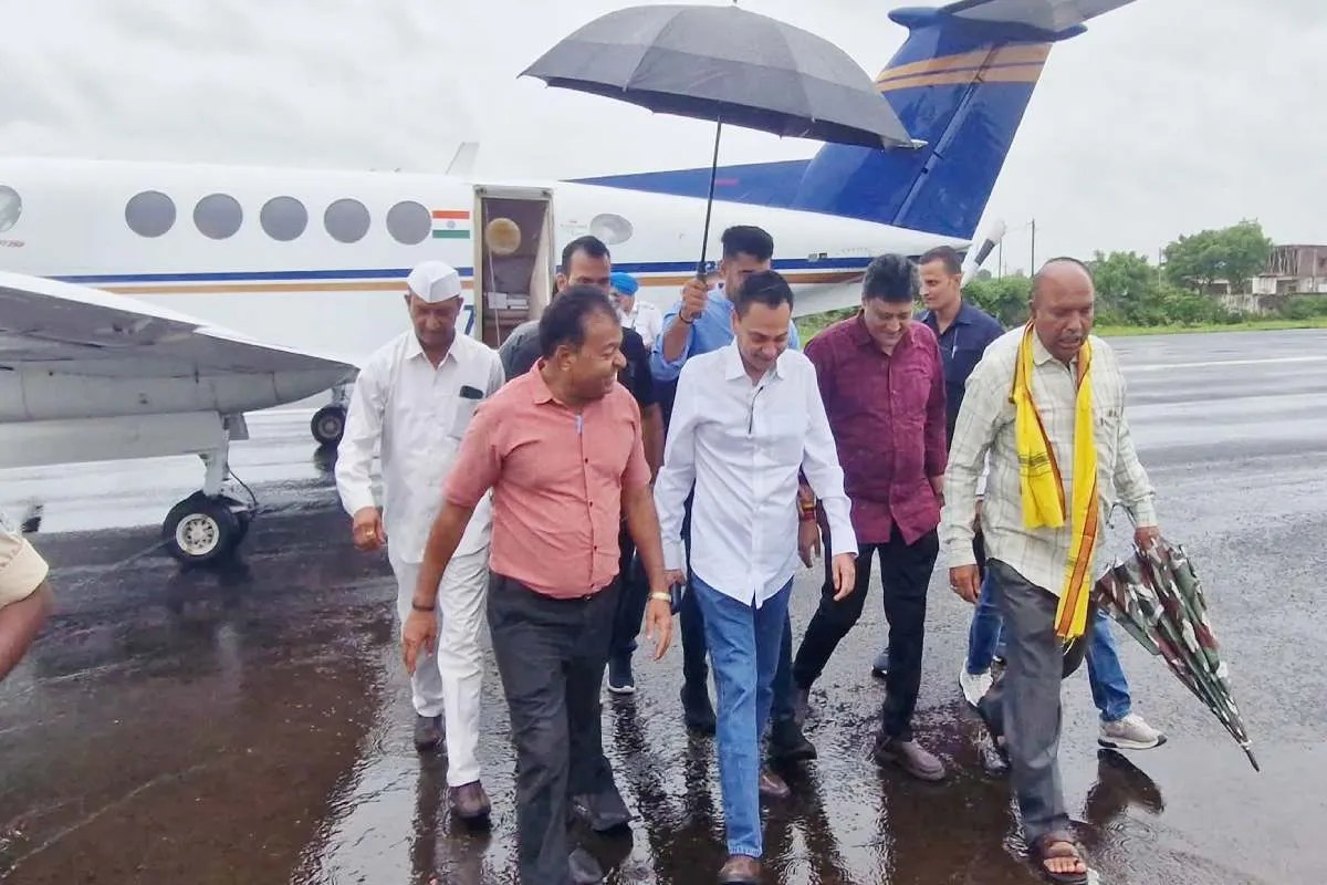 Chhindwara News: बड़ा हादसा टला, टेक-ऑफ से पहले प्लेन के इंजन में आई खराबी, नकुलनाथ-हरीश चौधरी थे सवार | Nakul Nath Harish Choudhary Plane Technical Fault Chhindwara News: बड़ा हादसा टला, टेक-ऑफ से पहले प्लेन के इंजन में आई खराबी, नकुलनाथ-हरीश चौधरी थे सवार | Nakul Nath Harish Choudhary Plane Technical Fault