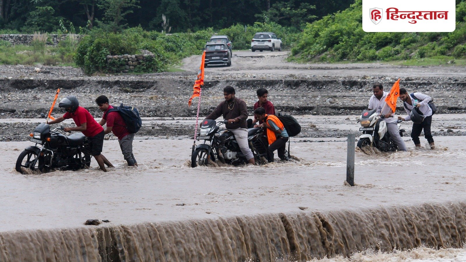 Uttarakhand Weather: आज देहरादून समेत 3 जिलों में भारी बारिश, उफनाई गंगा में यूपी का श्रद्धालु बहा