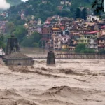Uttarakhand Weather: उत्तराखंड में बारिश से 946 सड़कें और 15 पुल तबाह; आज कहां-कहां अलर्ट