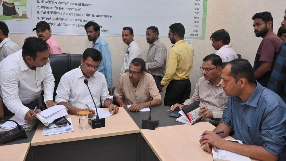 जबलपुर में मौत के बाद वर्षभर तक रोज 10 हजार निकाले, पासबुक अपडेट कराई तो खाते में 10 लाख रुपये कम