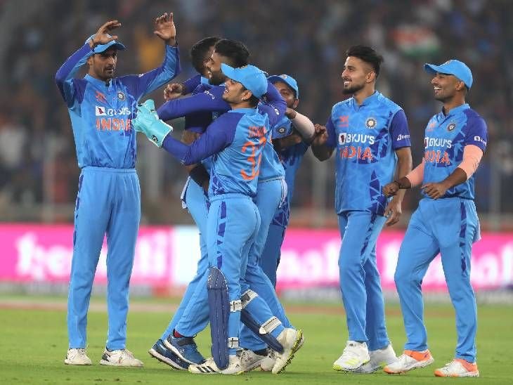 देश में अब 37 क्रिकेट खिलाड़ियों का टैलेंट पूल:एक देश-दो टीमें; एक ही समय में दो टूर्नामेंट खेल सकता है भारत देश में अब 37 क्रिकेट खिलाड़ियों का टैलेंट पूल:एक देश-दो टीमें; एक ही समय में दो टूर्नामेंट खेल सकता है भारत