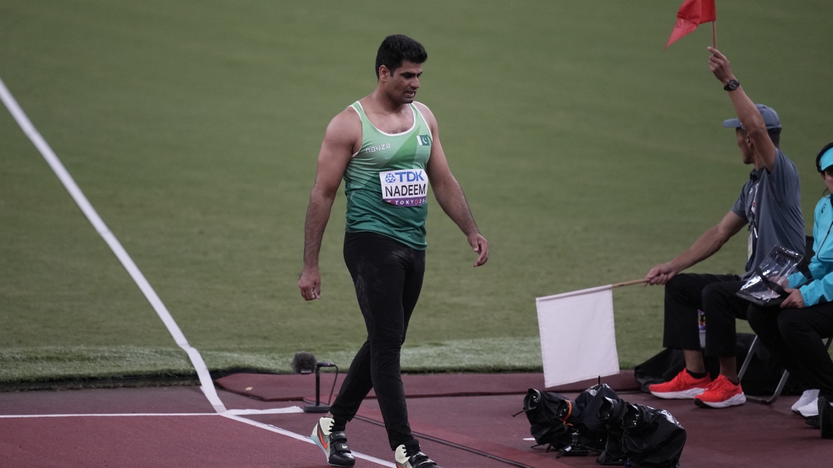 पाकिस्तान के अरशद नदीम ने तीसरे राउंड में छोड़ दिया पसीना, श्रीलंकाई ने CWG 2026 में जीता गोल्ड मेडल पाकिस्तान के अरशद नदीम ने तीसरे राउंड में छोड़ दिया पसीना, श्रीलंकाई ने CWG 2026 में जीता गोल्ड मेडल