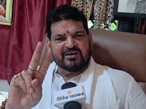 बृजभूषण भावुक होकर बोले-रेपिस्ट कहा, अच्छा होता गोली मार देते:लालच देकर जिन बच्चों से केस कराया, उन्होंने ही पोल खोली बृजभूषण भावुक होकर बोले-रेपिस्ट कहा, अच्छा होता गोली मार देते:लालच देकर जिन बच्चों से केस कराया, उन्होंने ही पोल खोली