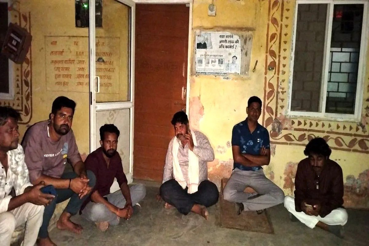 शिवपुर उप स्वास्थ्य केंद्र पर शाम से ताले, ग्रामीण धरने पर | Shivpur Sub Health Centre Locked Since Evening शिवपुर उप स्वास्थ्य केंद्र पर शाम से ताले, ग्रामीण धरने पर | Shivpur Sub Health Centre Locked Since Evening
