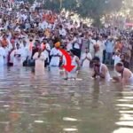 3 बार तैरी भगवान नृसिंह की पाषाण प्रतिमा, ‘अगला साल रहेगा खुशहाल’, देवास में डोल ग्यारस की धूम | Lord Narasimha Stone Idol Floated 3 Times In Bhamori River Dol Gyaras Celebration