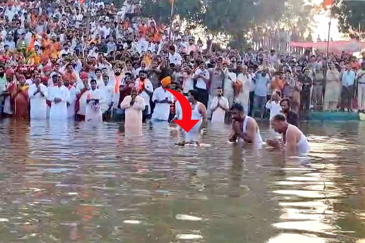 3 बार तैरी भगवान नृसिंह की पाषाण प्रतिमा, ‘अगला साल रहेगा खुशहाल’, देवास में डोल ग्यारस की धूम | Lord Narasimha Stone Idol Floated 3 Times In Bhamori River Dol Gyaras Celebration