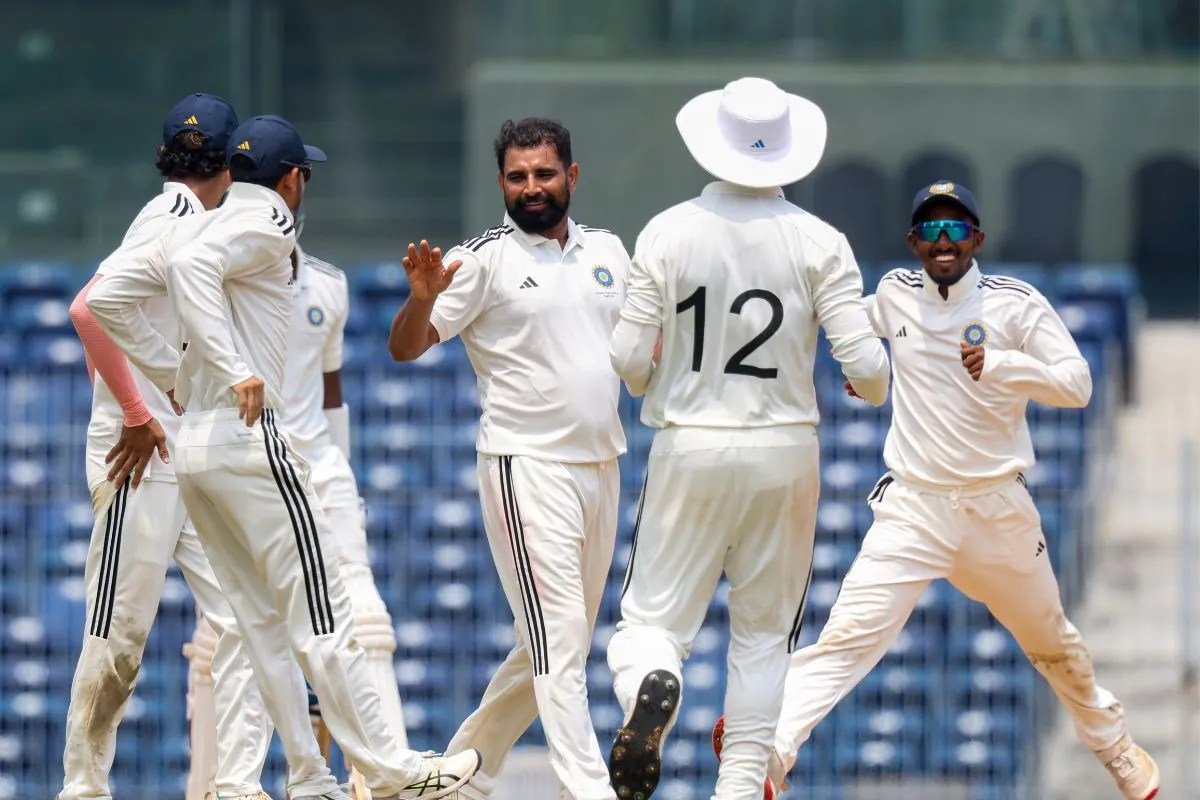 Duleep Tropy Final: तीसरे दिन स्टंप तक ईस्ट जोन ने कसा शिकंजा, चौथे दिन कर लिए 2 काम तो बड़ी जीत पक्की Duleep Tropy Final: तीसरे दिन स्टंप तक ईस्ट जोन ने कसा शिकंजा, चौथे दिन कर लिए 2 काम तो बड़ी जीत पक्की