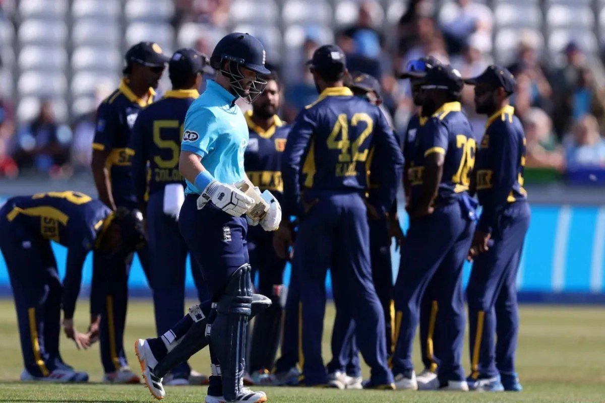 ENG vs SL: श्रीलंकाई गेंदबाजों ने किया कमाल, पहले वनडे में इंग्लैंड को सिर्फ 265 के स्कोर पर समेटा ENG vs SL: श्रीलंकाई गेंदबाजों ने किया कमाल, पहले वनडे में इंग्लैंड को सिर्फ 265 के स्कोर पर समेटा