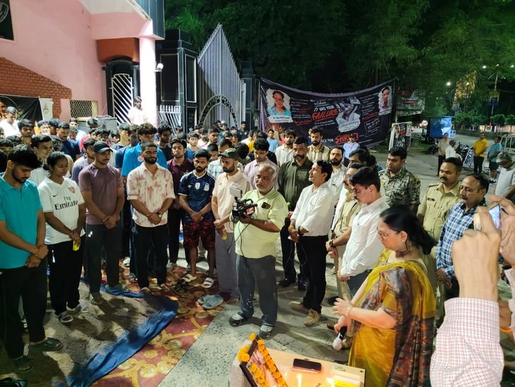 LNIPE में छात्रों के आगे झुका प्रशासन: 16 दिन से जारी प्रदर्शन रात 12:15 बजे खत्म, हॉस्टल वार्डन भी हटाए गए – Gwalior News LNIPE में छात्रों के आगे झुका प्रशासन: 16 दिन से जारी प्रदर्शन रात 12:15 बजे खत्म, हॉस्टल वार्डन भी हटाए गए – Gwalior News