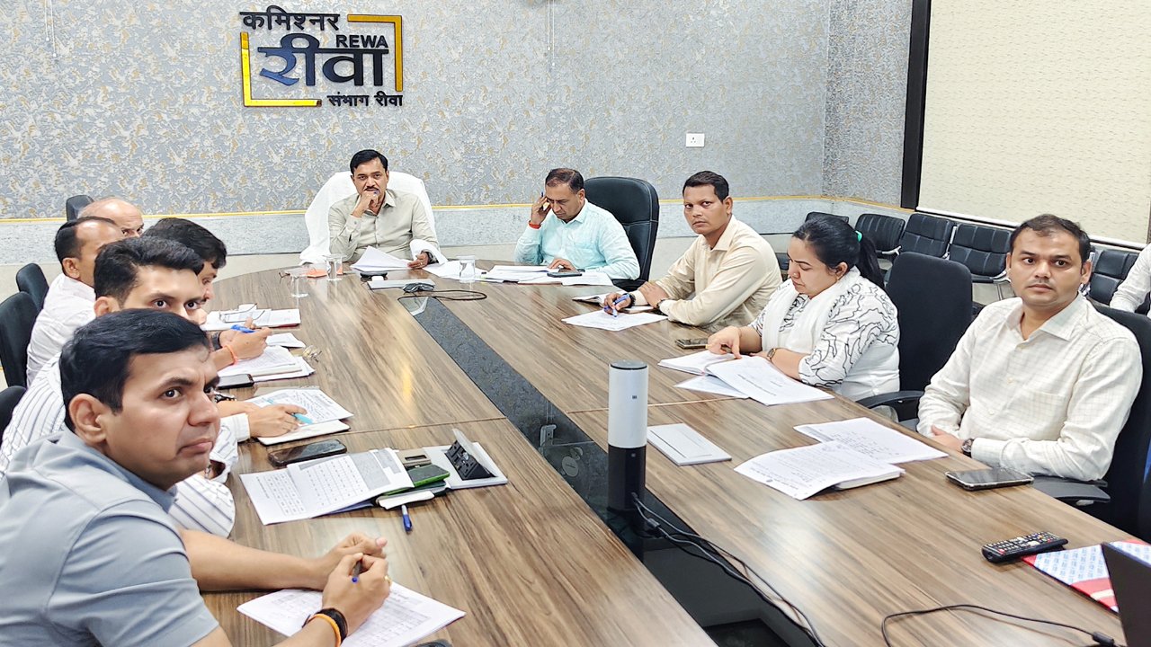 Rewa Transport and Mining Departments News; परिवहन एवं खनिज विभाग राजस्व वसूली में तेजी लाएं : कमिश्नर शीलेंद्र सिंह – Vindhya Bhaskar Rewa Transport and Mining Departments News; परिवहन एवं खनिज विभाग राजस्व वसूली में तेजी लाएं : कमिश्नर शीलेंद्र सिंह – Vindhya Bhaskar