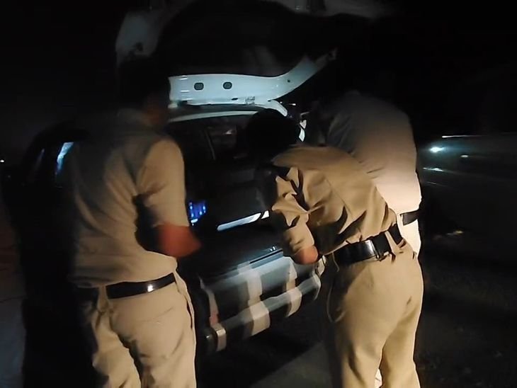 उज्जैन में आबकारी विभाग की कार्रवाई, 11 आरोपी गिरफ्तार:  देर रात तक 7 ढाबों पर चली कार्रवाई, कच्ची शराब और महुआ लहान जब्त – Ujjain News