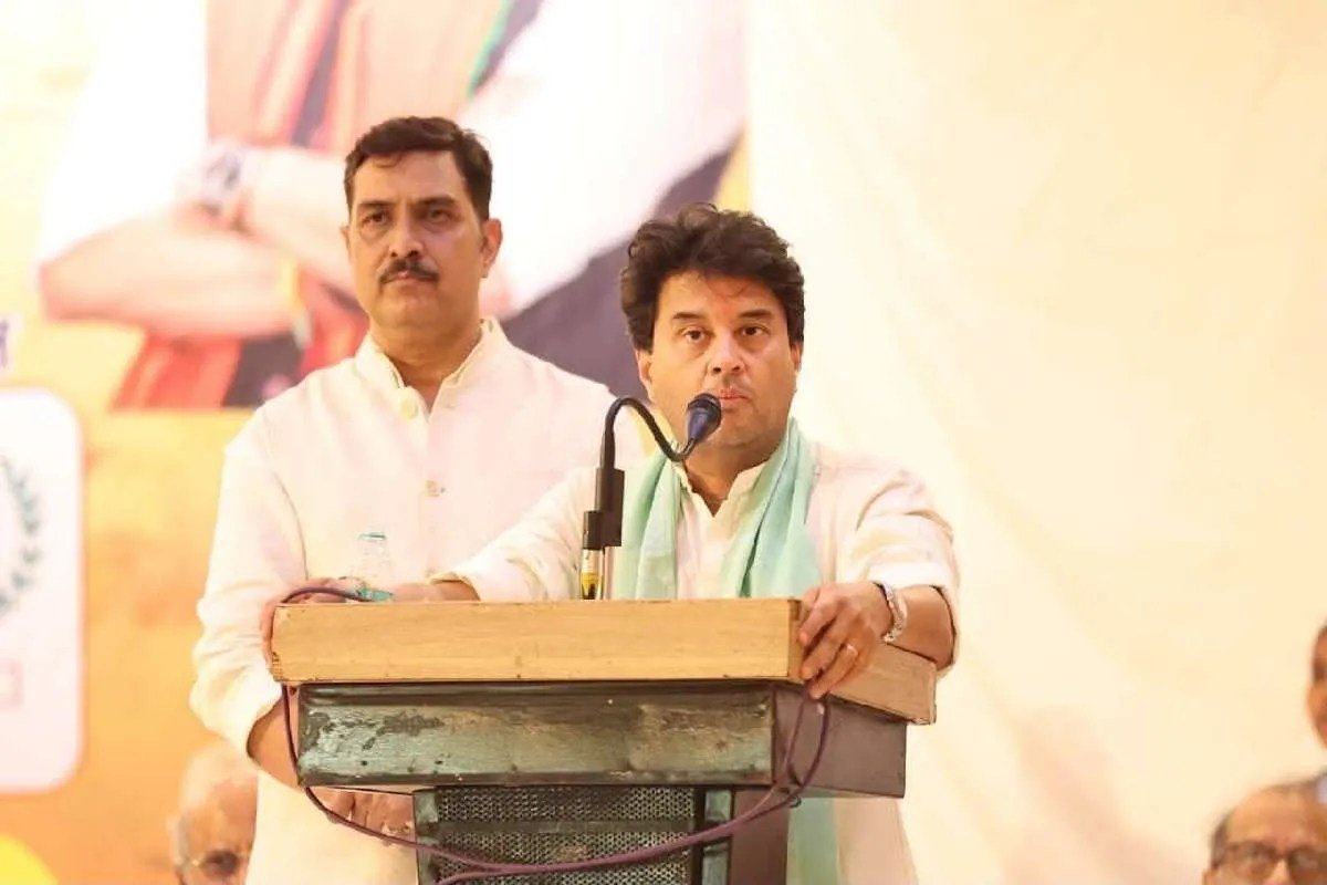 ग्वालियर में ज्योतिरादित्य सिंधिया को दिखाए काले झंडे, कार्यक्रम में हंगामा | Jyotiraditya Scindia Black Flag Protest Bjp Workers Clash