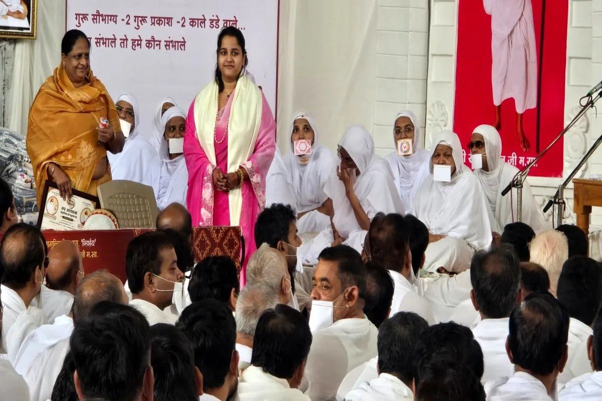 जैन मुनि ने कहा इन दो से सदैव बचने का प्रयास करें | A Jain Saint Said Always Try To Avoid These Two Things