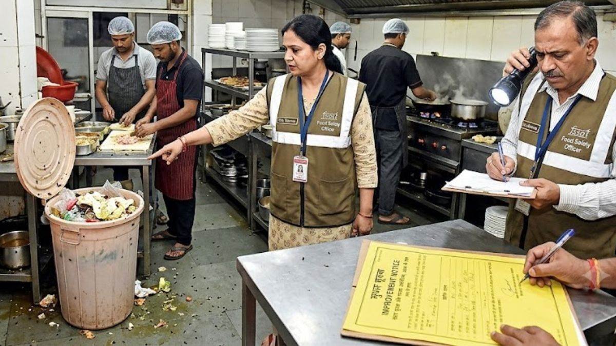 पेस्ट कंट्रोल गायब, खुले डस्टबिन… भोपाल में नामी रेस्टोरेंट्स में मिलीं गंभीर खामियां, जारी हुआ नोटिस पेस्ट कंट्रोल गायब, खुले डस्टबिन… भोपाल में नामी रेस्टोरेंट्स में मिलीं गंभीर खामियां, जारी हुआ नोटिस