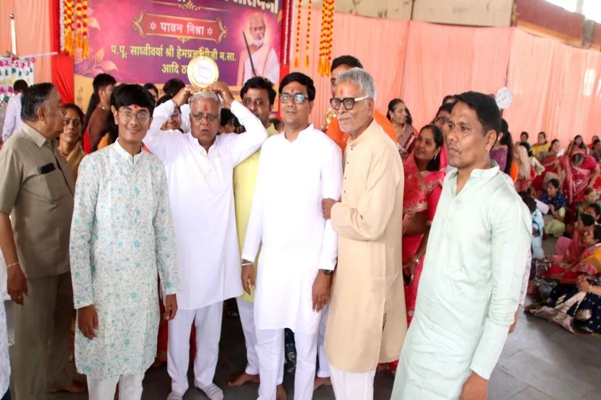 भगवान महावीर स्वामी जन्म वाचन में लगी बोली | Bidding Held For The Recitation Of Lord Mahavir Swami Birth Story भगवान महावीर स्वामी जन्म वाचन में लगी बोली | Bidding Held For The Recitation Of Lord Mahavir Swami Birth Story