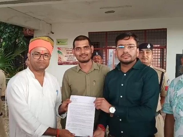 मऊगंज में गोवंशों की मौत पर अल्टीमेटम:  मांगें नहीं मानीं तो गोसेवक करेंगे बड़ा आंदोलन, कलेक्ट्रेट में सौंपा ज्ञापन – Mauganj News