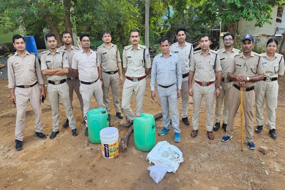 सागर हादसे के बाद जागा आबकारी विभाग, एक दिन में 41 प्रकरण फिर भी नहीं थमा अवैध शराब का कारोबार | Gwaliornews सागर हादसे के बाद जागा आबकारी विभाग, एक दिन में 41 प्रकरण फिर भी नहीं थमा अवैध शराब का कारोबार | Gwaliornews