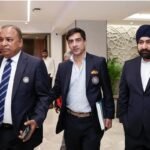 BCCI सचिव देवजीत सैकिया ने अचानक बुलाई टीम इंडिया की मीटिंग, हरमनप्रीत कौर-स्मृति मंधाना के साथ कोच भी पहुंचे