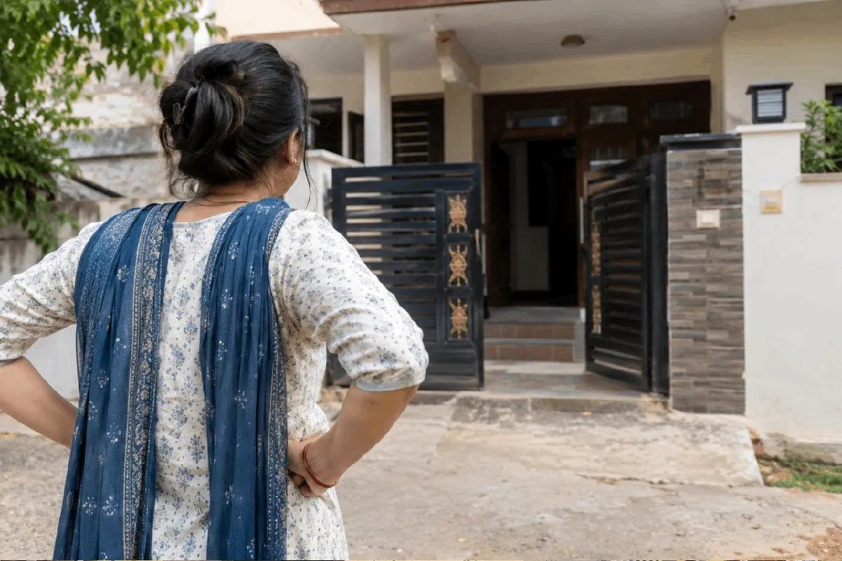 Gwalior Crime: पति के फोन में आए पत्नी के प्राइवेट फोटो-वीडियो, भड़की महिला पहुंची एक्स के घर, युवक को किया घायल | Gwalior Ex Boyfriend Blackmailing Case Married Women Attacked Gwalior Crime: पति के फोन में आए पत्नी के प्राइवेट फोटो-वीडियो, भड़की महिला पहुंची एक्स के घर, युवक को किया घायल | Gwalior Ex Boyfriend Blackmailing Case Married Women Attacked
