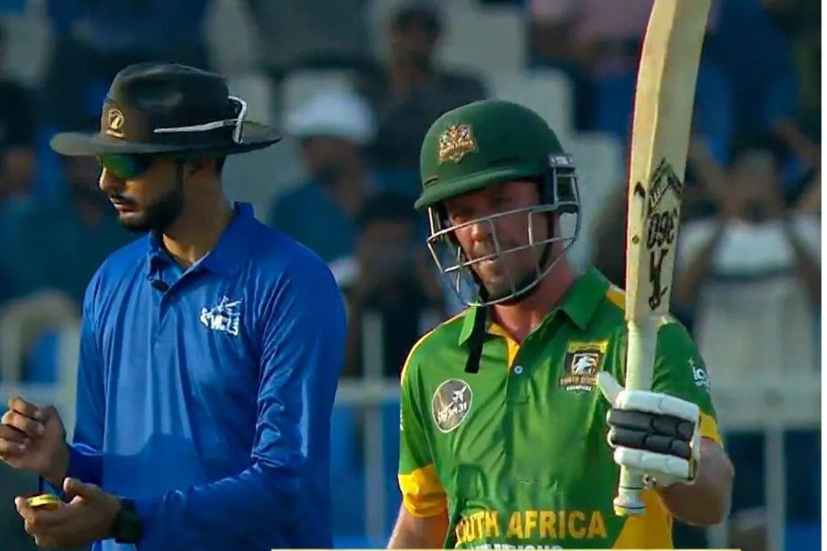 SA vs WI Champions: रिचर्ड ने 26 तो एबीडी ने 27 गेंदों पर ठोकी तूफानी फिफ्टी, साउथ अफ्रीका ने वेस्टइंडीज के सामने रखा 243 रन का लक्ष्य SA vs WI Champions: रिचर्ड ने 26 तो एबीडी ने 27 गेंदों पर ठोकी तूफानी फिफ्टी, साउथ अफ्रीका ने वेस्टइंडीज के सामने रखा 243 रन का लक्ष्य
