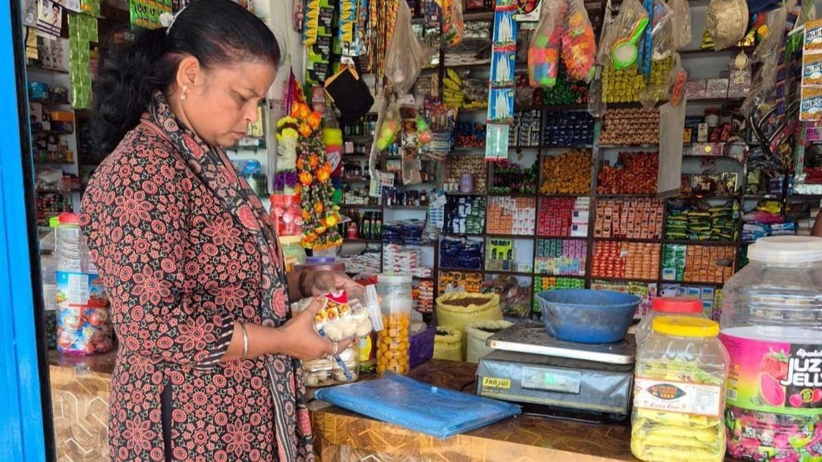 डिंडौरी में वस्तु और गोपी घी के सैंपल फेल, तीन माह में भोपाल भेजे थे 12 नमूने; विक्रेताओं को भेजा नोटिस डिंडौरी में वस्तु और गोपी घी के सैंपल फेल, तीन माह में भोपाल भेजे थे 12 नमूने; विक्रेताओं को भेजा नोटिस