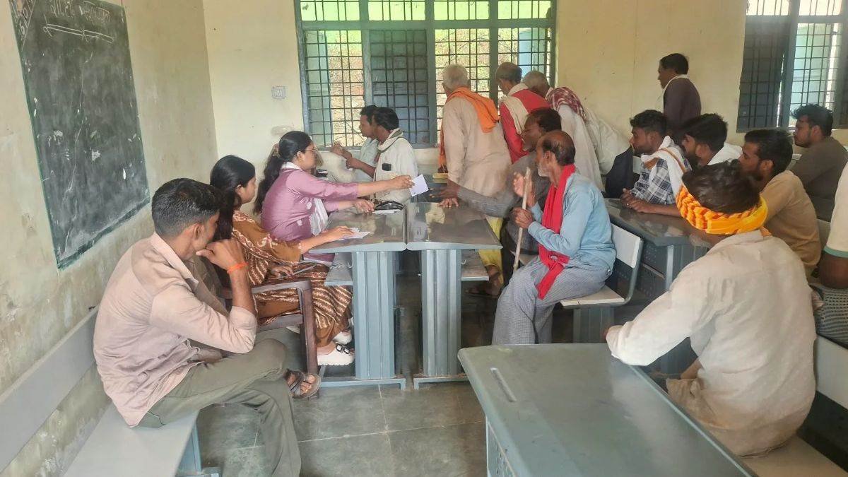 दतिया में त्रयोदशी का खाना खाने के बाद 600 से ज्यादा लोग बीमार, गुलाब जामुन से किसी को पेट दर्द तो किसी को हुई उल्टियां दतिया में त्रयोदशी का खाना खाने के बाद 600 से ज्यादा लोग बीमार, गुलाब जामुन से किसी को पेट दर्द तो किसी को हुई उल्टियां