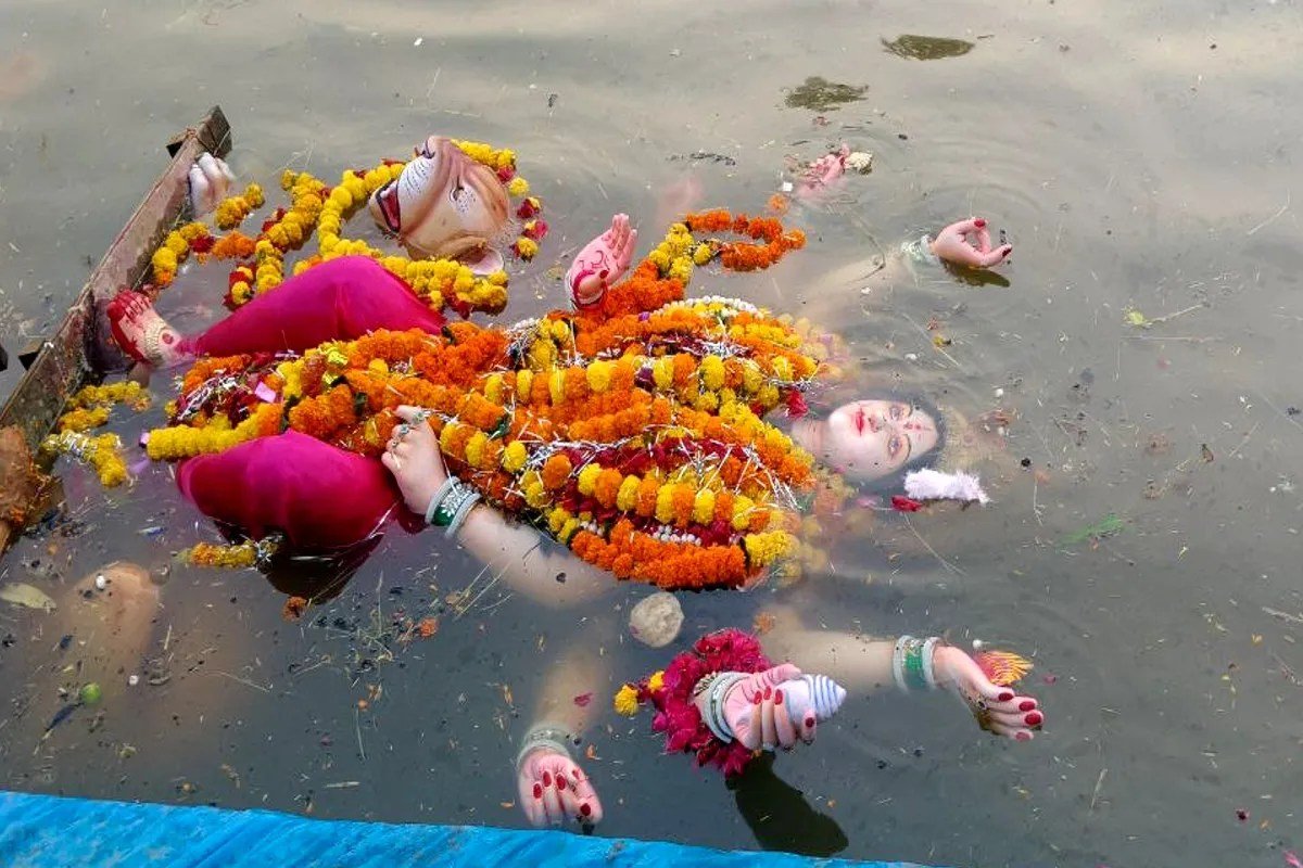 पन्ना में दुर्गा प्रतिमा विसर्जन के दौरान हादसा, 5 डूबे 2 की मौत | Durga Idol Immersion Accident Panna 5 People Drowned 2 Dead पन्ना में दुर्गा प्रतिमा विसर्जन के दौरान हादसा, 5 डूबे 2 की मौत | Durga Idol Immersion Accident Panna 5 People Drowned 2 Dead