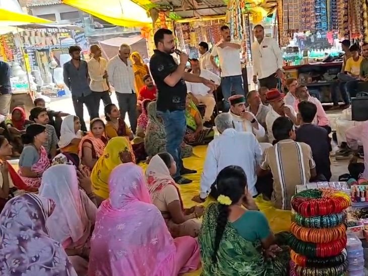 पुराने बस स्टैंड से बसें हटाने पर प्रदर्शन: मालिक-कारोबारी धरने पर बैठे, बोले-रोजी-रोटी पर असर पड़ेगा; प्रशासन ने कहा-फुटपाथ दुकानदारों को नहीं हटाएंगे – Sidhi News पुराने बस स्टैंड से बसें हटाने पर प्रदर्शन: मालिक-कारोबारी धरने पर बैठे, बोले-रोजी-रोटी पर असर पड़ेगा; प्रशासन ने कहा-फुटपाथ दुकानदारों को नहीं हटाएंगे – Sidhi News