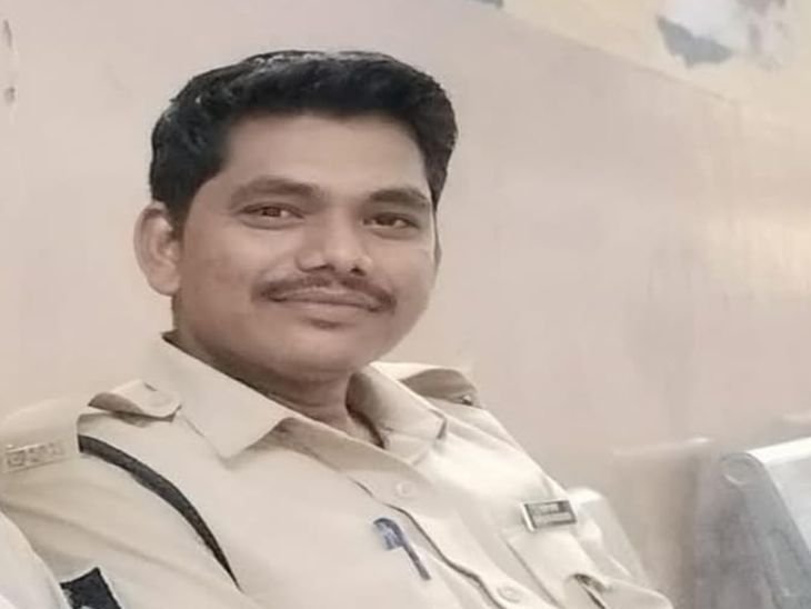 प्रहरी ने अंडरगारमेंट-जूतों में छिपाई चरस, बीड़ी, तंबाकू:  इंदौर जिला जेल के गेट पर चेकिंग में पकड़ाया, ड्यूटी से हटाया – Indore News