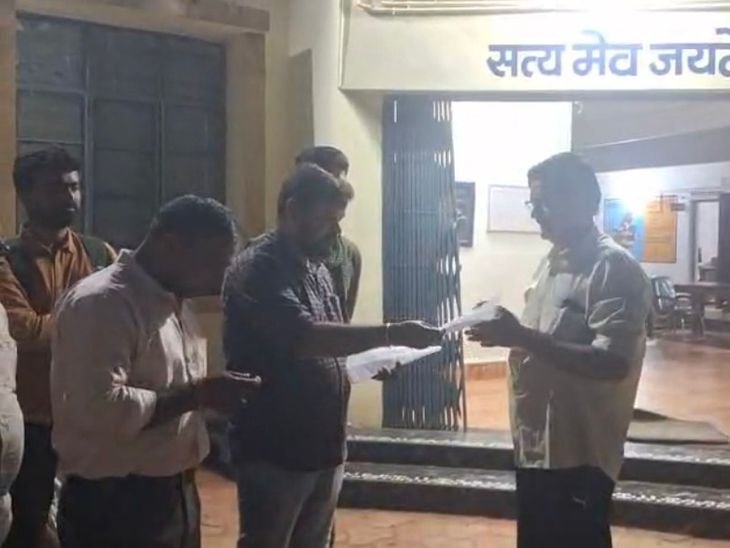 बहोरीबंद SDM पर 4 पटवारियों को बंधक बनाने का आरोप:  स्वामित्व योजना में जबरन काम कराने का दावा; पटवारी संघ ने थाने में शिकायत की – Katni News