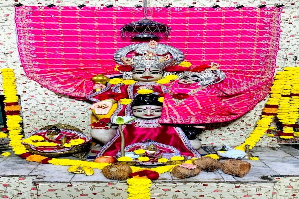 रतलाम में आज महालक्ष्मीनारायण पूजन, यह खास ड्रेस में आना होगा | Worship Performed In A Special Dress Code Today On The Occasion Of Mahalakshmi Pragatotsav