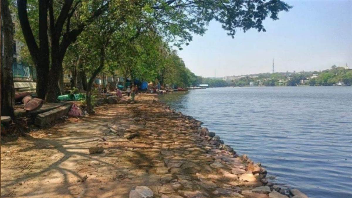 शाहपुरा तालाब की सीमा-बफर जोन पर NGT सख्त, 10 दिन में सीमांकन के निर्देश; ड्रोन सर्वे में कई निर्माण मिले शाहपुरा तालाब की सीमा-बफर जोन पर NGT सख्त, 10 दिन में सीमांकन के निर्देश; ड्रोन सर्वे में कई निर्माण मिले